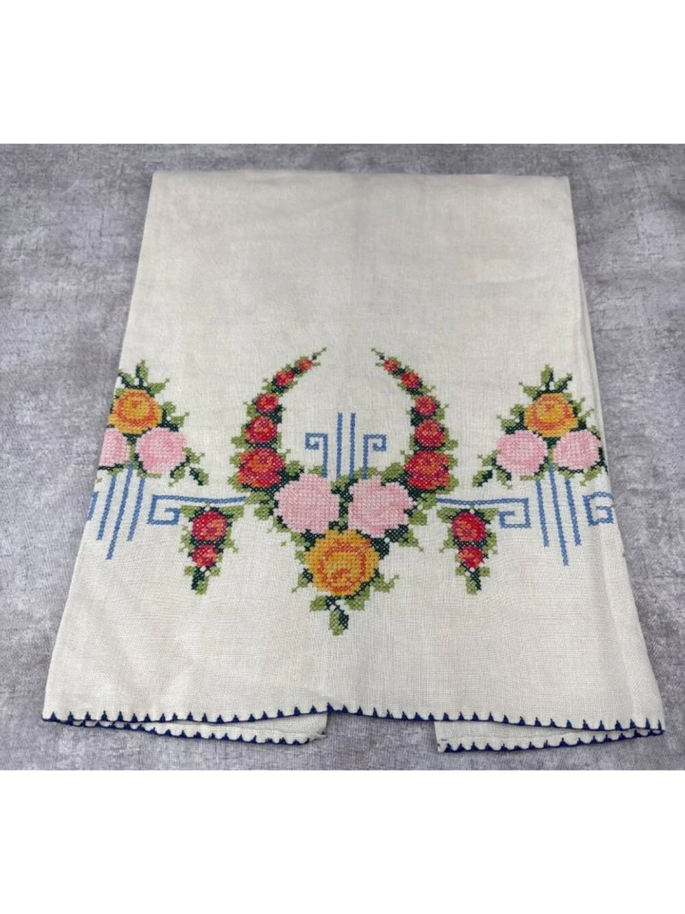 Embroidered Floral Linen Finger Towel Handmade 19" x 14" Delicate Stitching Vtg - Picture 8 of 10